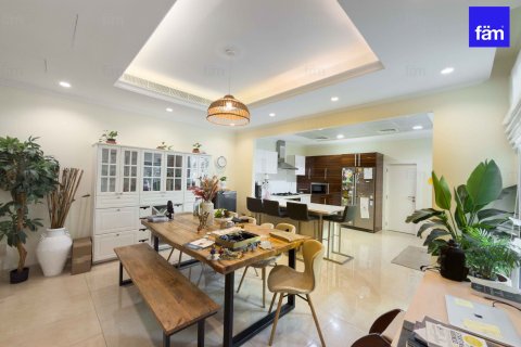 4 bedrooms Villa in Dubai, UAE No. 135669 13