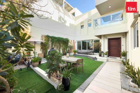 4 bedrooms Villa in Dubai, UAE No. 135669 17