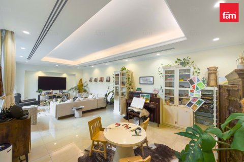 4 bedrooms Villa in Dubai, UAE No. 135669 7