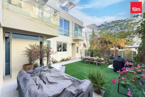 4 bedrooms Villa in Dubai, UAE No. 135669 21