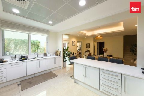 4 bedrooms Villa in Dubai, UAE No. 135669 9