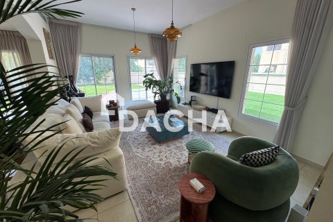 Вилла с 2 спальнями в Jumeirah Village Triangle, ОАЭ №164753 4