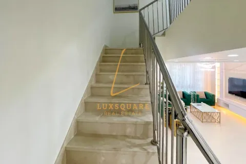 Villa de 4 dormitorios No. 124947 16