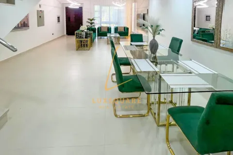 Villa de 4 dormitorios No. 124947 6