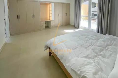 Villa de 4 dormitorios No. 124947 12