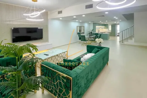 Villa de 4 dormitorios No. 124947 2