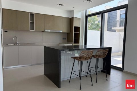 4 bedrooms Villa in Dubai, UAE No. 161815 9