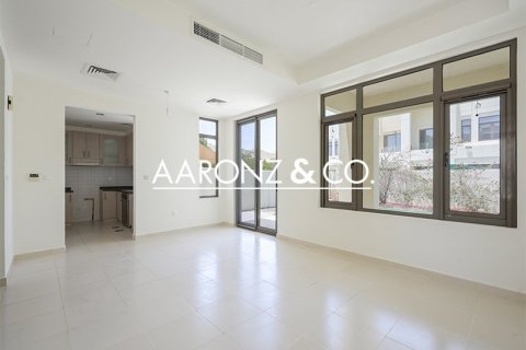 Villa de 3 dormitorios en Dubai, UAE No. 143873 4