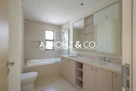 Villa de 3 dormitorios en Dubai, UAE No. 143873 11