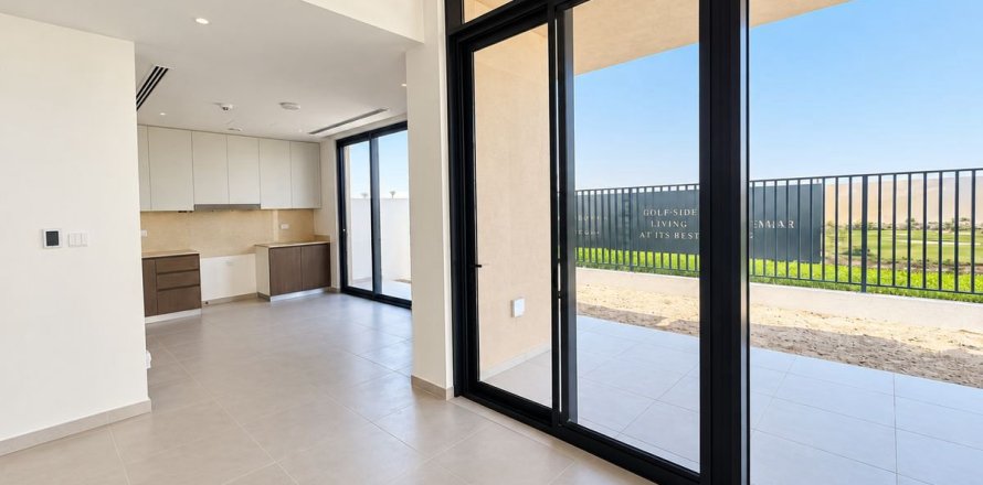 4 bedrooms Villa in Dubai, UAE No. 210784