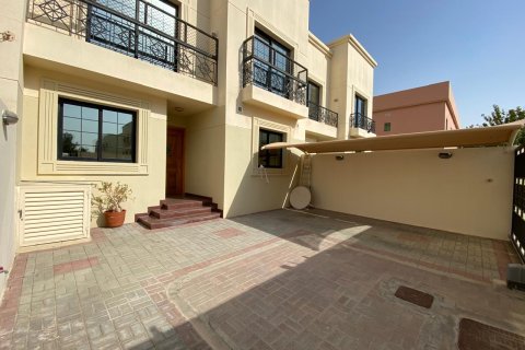 Townhouse de 3 chambres à Mirdif Villas, UAE No. 208825 4
