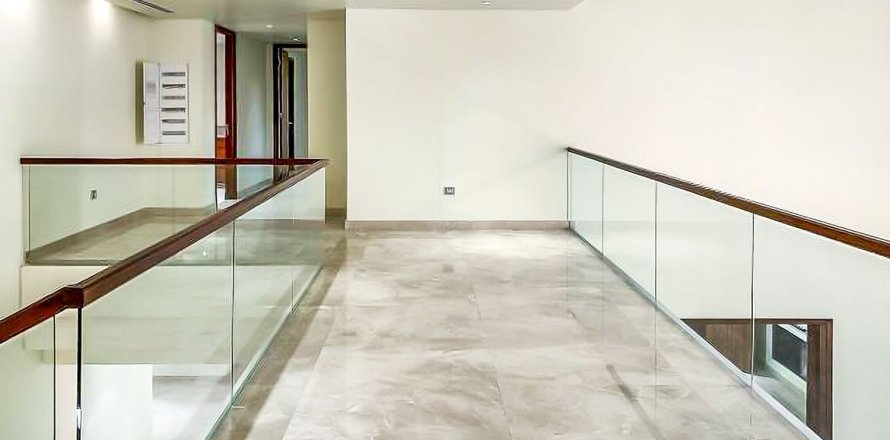 Penthouse de 4 chambres à Marina Residences 1, UAE No. 208820