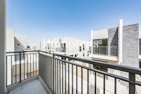 3 bedrooms Villa in Dubai, UAE No. 140685 4