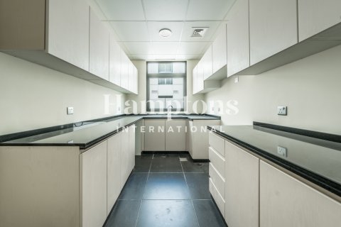 3 bedrooms Villa in Dubai, UAE No. 140685 12