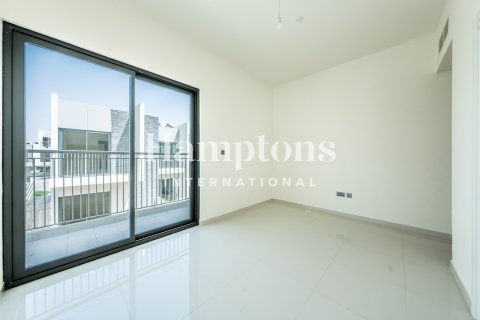 3 bedrooms Villa in Dubai, UAE No. 140685 6