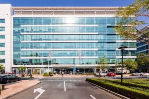 106m² Office in Sheikh Zayed Road, UAE No. 163433 3
