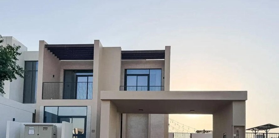 Villa de 4 chambres à Dubai, UAE No. 137413