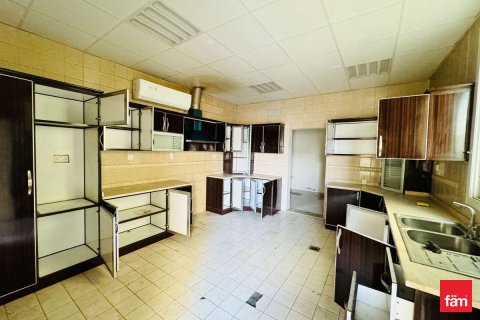 6 bedrooms Villa in Dubai, UAE No. 137414 4