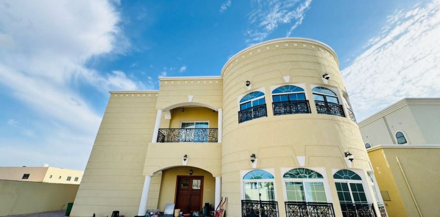 6 bedrooms Villa in Dubai, UAE No. 137414