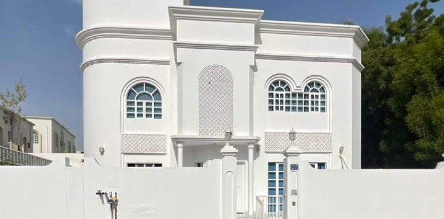 Villa de 4 dormitorios en Muscat, Oman No. 54471