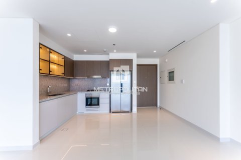 Apartment de 2 dormitorios en EMAAR Beachfront, UAE No. 77912 4