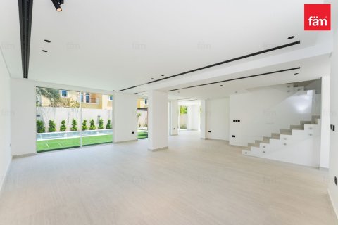 Villa de 3 dormitorios en Jumeirah Park, UAE No. 186410 4