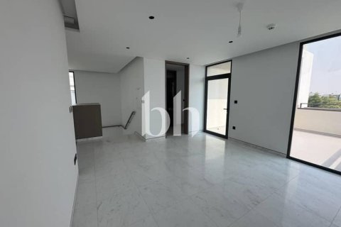 Villa de 4 dormitorios  No. 115741 8