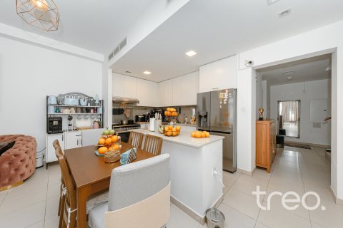Townhouse de 4 dormitorios en Noor Townhouses, UAE No. 186674 9