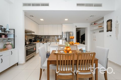 Townhouse de 4 dormitorios en Noor Townhouses, UAE No. 186674 5