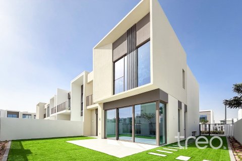 Villa de 4 chambres à Nara, UAE No. 186673