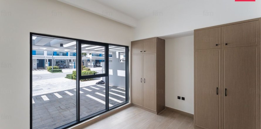 4 bedrooms Townhouse in Dubai, UAE No. 207716