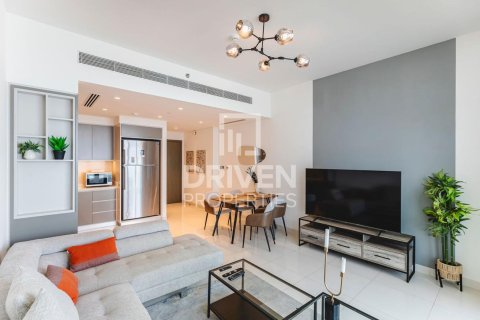 Квартира с 2 спальнями в EMAAR Beachfront, ОАЭ №191653 3