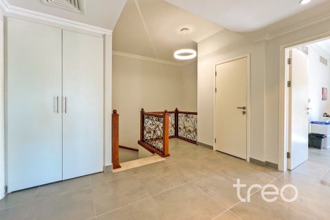 4 غرف نوم فيلا في Meadows, الإمارات العربية المتحدة رقم 173866 13