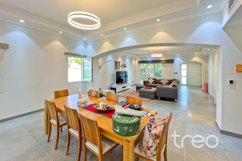4 غرف نوم فيلا في Meadows, الإمارات العربية المتحدة رقم 173866 7
