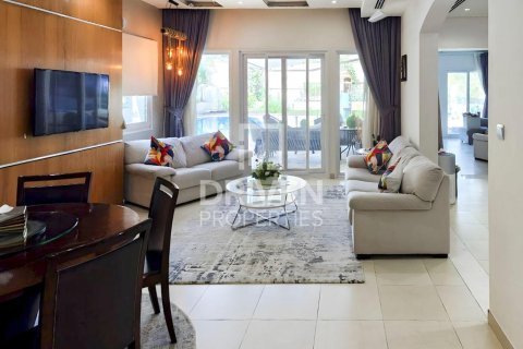 3 bedrooms Villa in District 16, UAE No. 192810 3