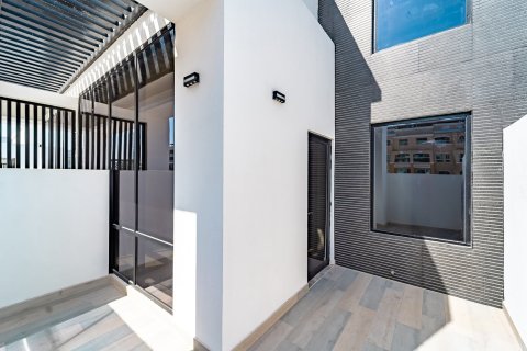 Вилла с 4 спальнями в Джумейра Вилладж Серкл, ОАЭ №146907 4