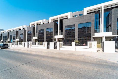 Вилла с 4 спальнями в Джумейра Вилладж Серкл, ОАЭ №146907 9