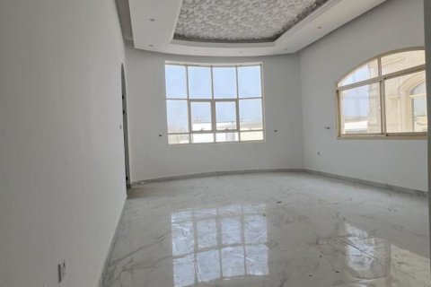 6 bedrooms Villa in Seih Al Uraibi, UAE No. 184109 5