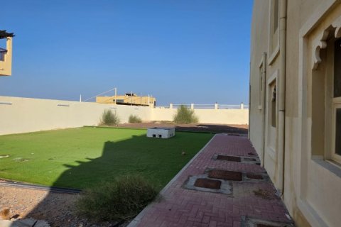 4 bedrooms Villa in Ras Al Khaimah, UAE No. 184106 16