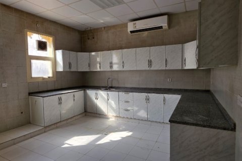 4 bedrooms Villa in Ras Al Khaimah, UAE No. 184106 6