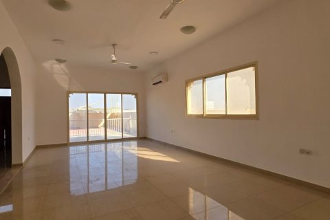 4 bedrooms Villa in Ras Al Khaimah, UAE No. 184106 11