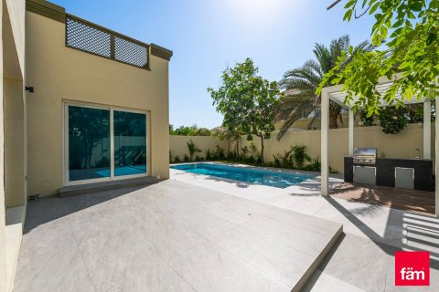 Вилла с 3 спальнями в Jumeirah Park, ОАЭ №162384 11