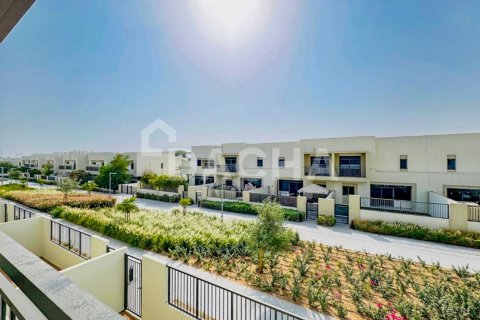 Apartment de 3 dormitorios en Town Square, UAE No. 163481 8