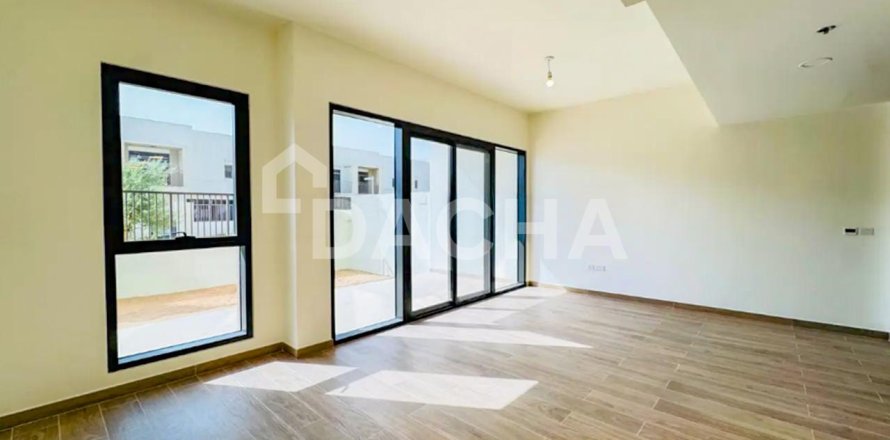 Apartment de 3 dormitorios en Town Square, UAE No. 163481