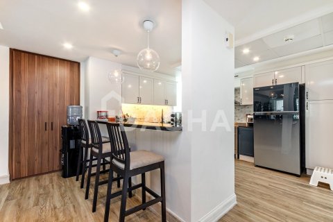 Квартира с 3 спальнями в Emaar 6 Towers, ОАЭ №163483 17