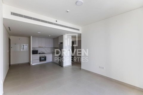 Квартира с 1 спальней в EMAAR Beachfront, ОАЭ №192805 3