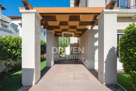 Villa de 6 dormitorios en Rosa, UAE No. 192801 25