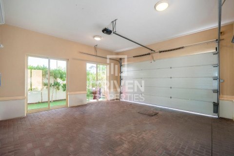 Villa de 6 dormitorios en Rosa, UAE No. 192801 30