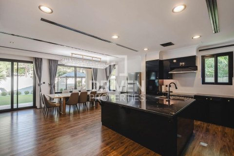 Villa de 6 dormitorios en Rosa, UAE No. 192801 11