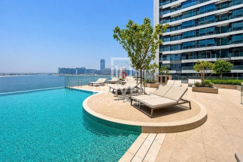 Appartement de 3 chambres à EMAAR Beachfront, UAE No. 210064 31